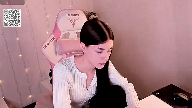 LunaRossaa online show from April 21, 2026, 12:12 am