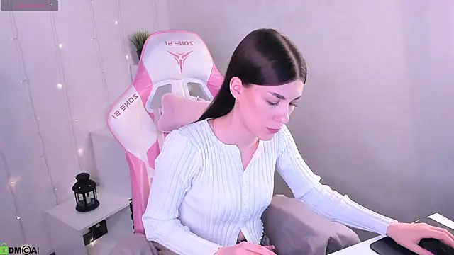 Snapshot of LunaRossaa chatting on May 8, 2026, 1:22 am LunaRossaa online show from May 8, 2026, 1:22 am