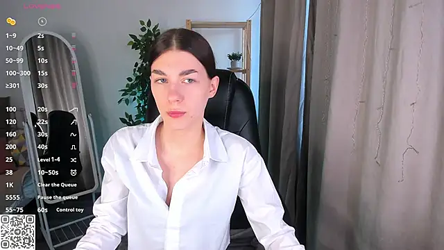 Snapshot of LunaRossaa chatting on June 9, 2026, 12:00 am LunaRossaa online show from June 9, 2026, 12:00 am
