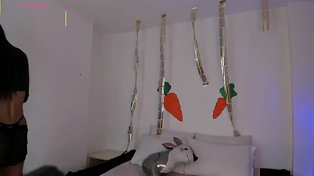 Eve-01 online show from April 4, 2026, 7:44 pm