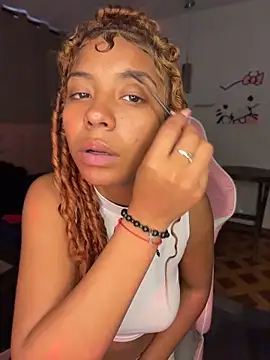 ThePrettyTiana online show from April 19, 2026, 7:38 pm