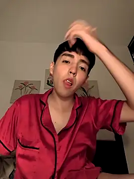 Lucca  555 online show from April 11, 2026, 2:16 am