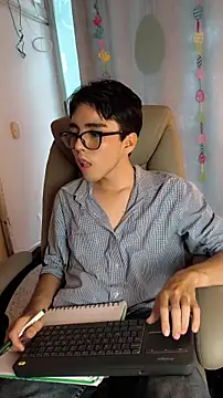 Lucca  555 online show from April 29, 2026, 7:31 pm