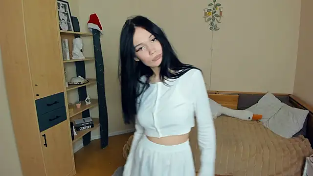 LynnCiprian online show from March 17, 2026, 7:06 pm