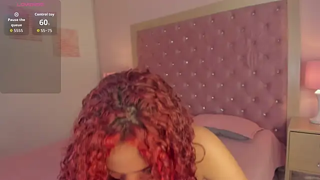 CoralineRed online show from June 5, 2026, 11:21 pm