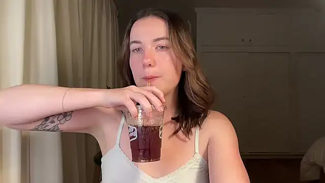 summerxo online show from April 18, 2026, 2:48 am