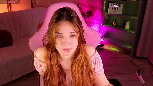 TiffanyVex online show from April 22, 2026, 3:35 pm