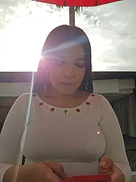 Snapshot of Pretty_Julieta chatting on May 18, 2026, 9:09 pm Pretty Julieta online show from May 18, 2026, 9:09 pm