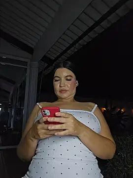 Snapshot of Pretty_Julieta chatting on May 19, 2026, 1:56 am Pretty Julieta online show from May 19, 2026, 1:56 am