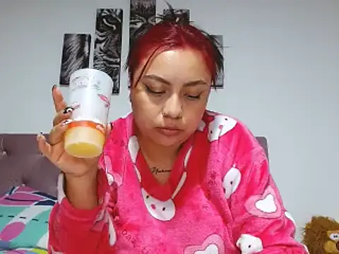 nahomy05 online show from March 5, 2026, 3:35 am