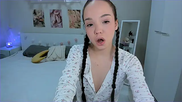 Milly Lane online show from April 11, 2026, 3:11 am