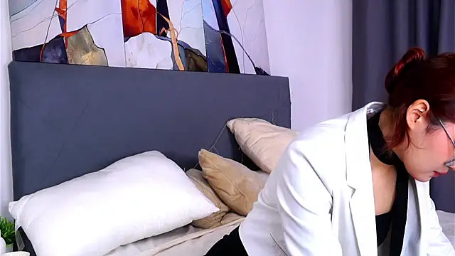 NelleMihalko online show from July 11, 2026, 1:25 pm
