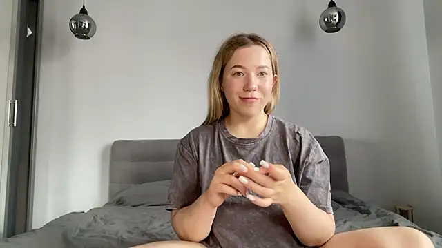 alyrasun online show from July 18, 2026, 9:35 am