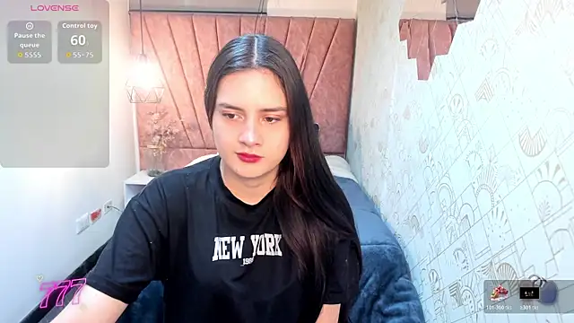 Zoe  Taylor   online show from March 30, 2026, 11:55 am