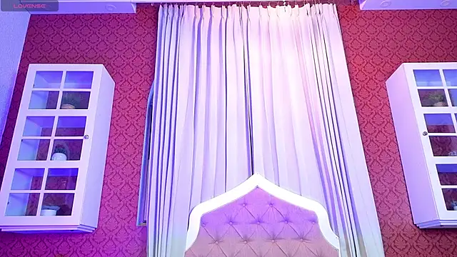 Sienna Dark online show from April 13, 2026, 11:16 am