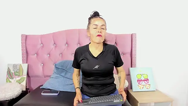 Liz Grettel online show from April 1, 2026, 7:00 pm