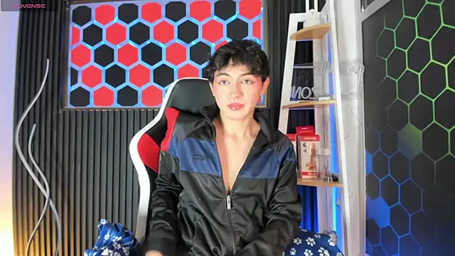 Cristopher Wild online show from May 6, 2026, 8:47 pm