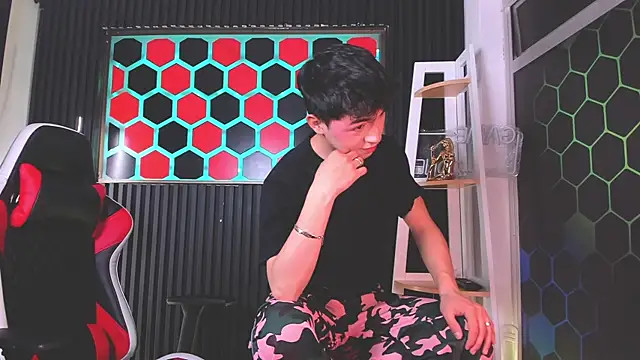 Cristopher Wild online show from June 18, 2026, 8:46 pm