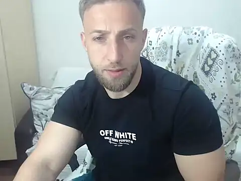 BlondEagleMuscle online show from May 1, 2026, 8:02 pm