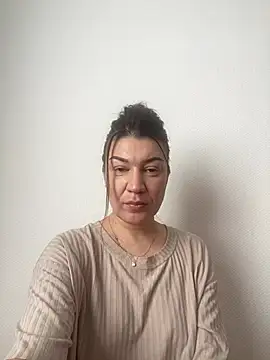 Snapshot of MilaDiva34 chatting on March 16, 2026, 8:18 am MilaDiva34 online show from March 16, 2026, 8:18 am