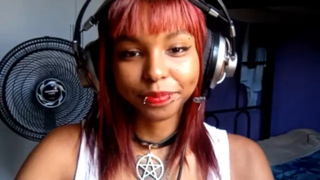 Snapshot of emilycloves chatting on March 14, 2026, 5:07 pm emilycloves online show from March 14, 2026, 5:07 pm