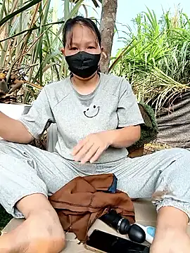 Tini-mimi online show from April 17, 2026, 12:57 am