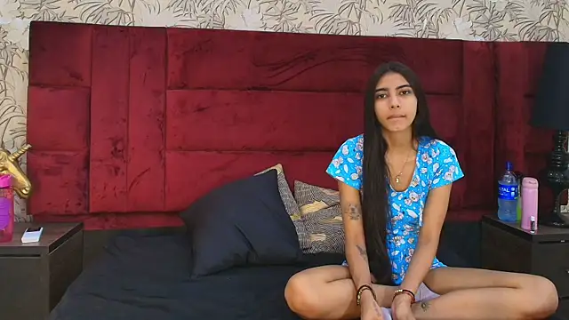 strawberrymia68  online show from June 6, 2026, 11:37 am