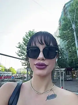 RaniaSnow online show from July 17, 2026, 5:25 am