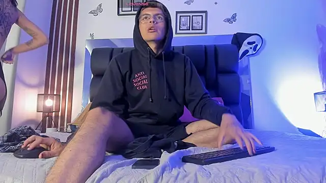 dalhia and hades online show from March 31, 2026, 1:00 pm