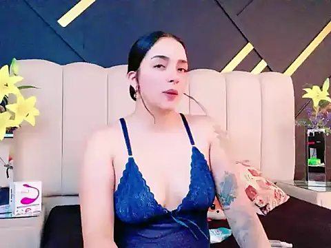 IsadoraSmit online show from May 15, 2026, 12:45 pm