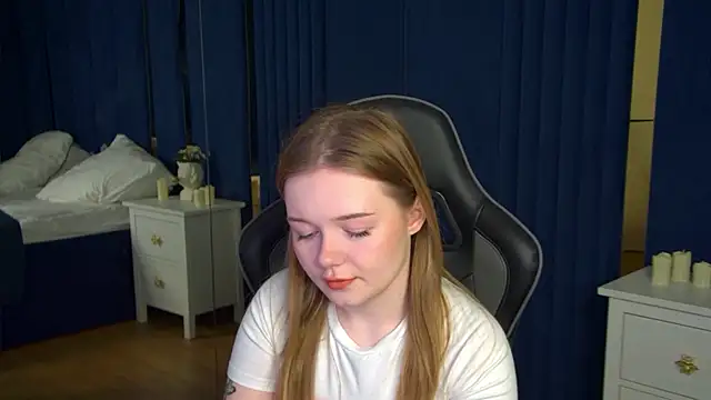ElinaVale online show from May 20, 2026, 5:08 pm