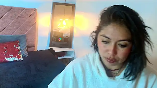 Amanda Fox   online show from April 14, 2026, 7:42 pm