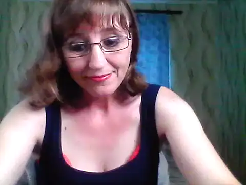 Alisaprice077 online show from June 8, 2026, 2:39 pm
