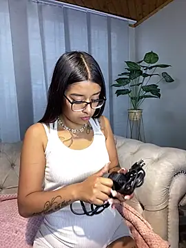 chanell pinkk online show from April 8, 2026, 12:49 pm