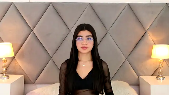 OliviaDiaz online show from April 17, 2026, 8:12 pm