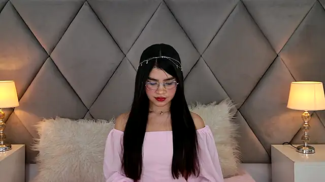 OliviaDiaz online show from June 7, 2026, 8:12 pm