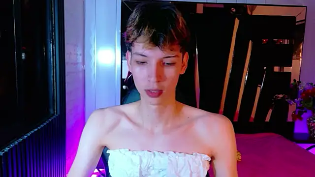 Stefany PiInk online show from April 2, 2026, 1:20 pm