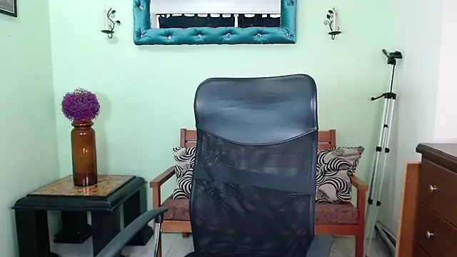 ChalonVera online show from April 11, 2026, 8:24 pm