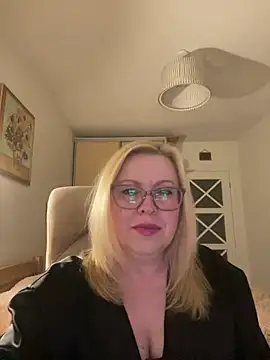 JanieLight53 online show from April 24, 2026, 7:05 pm