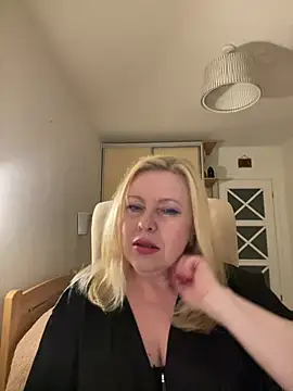 JanieLight53 online show from June 23, 2026, 9:13 pm