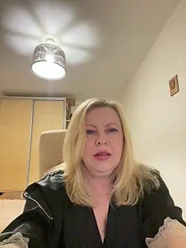 JanieLight53 online show from July 1, 2026, 10:31 pm