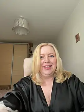 JanieLight53 online show from July 4, 2026, 3:40 pm