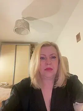 JanieLight53 online show from July 12, 2026, 8:22 pm