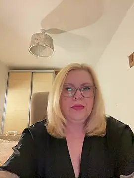 JanieLight53 online show from July 13, 2026, 7:27 pm