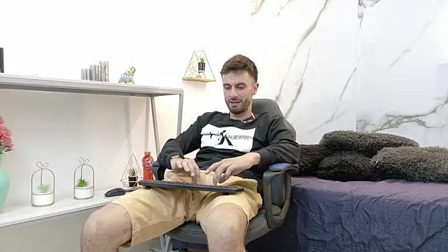 KingOfTemptation online show from June 17, 2026, 4:04 am