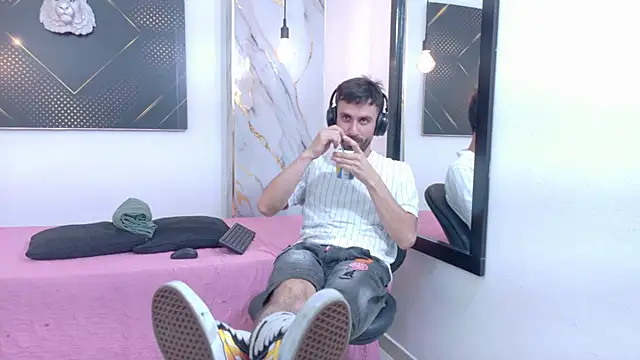 KingOfTemptation online show from June 25, 2026, 5:12 am