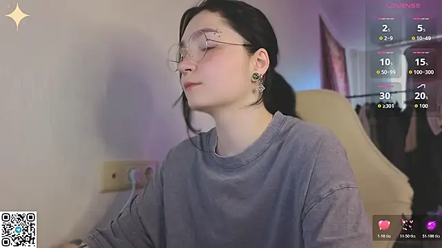 Snapshot of Luna_Moon13 chatting on July 5, 2026, 1:01 am Luna Moon13 online show from July 5, 2026, 1:01 am