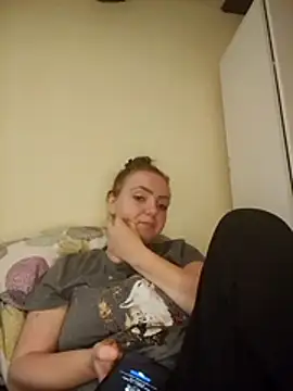 Bella-Monroe online show from April 12, 2026, 4:34 pm