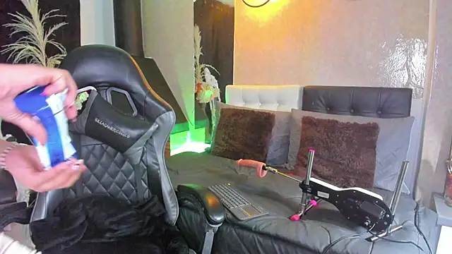 Vicky Angeel online show from April 15, 2026, 3:19 pm