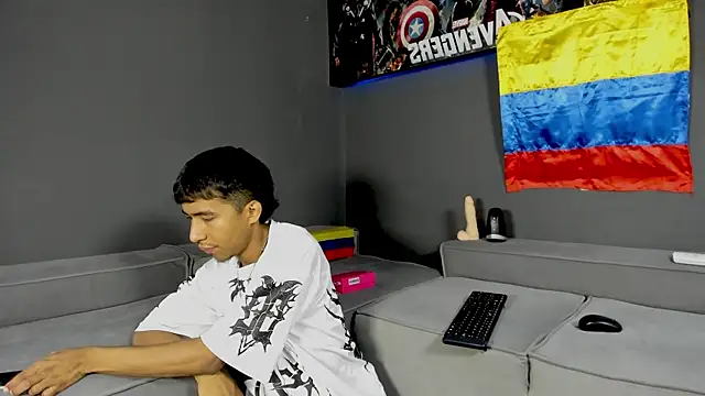 Snapshot of Ender_h0tt chatting on June 19, 2026, 1:48 pm Ender h0tt online show from June 19, 2026, 1:48 pm